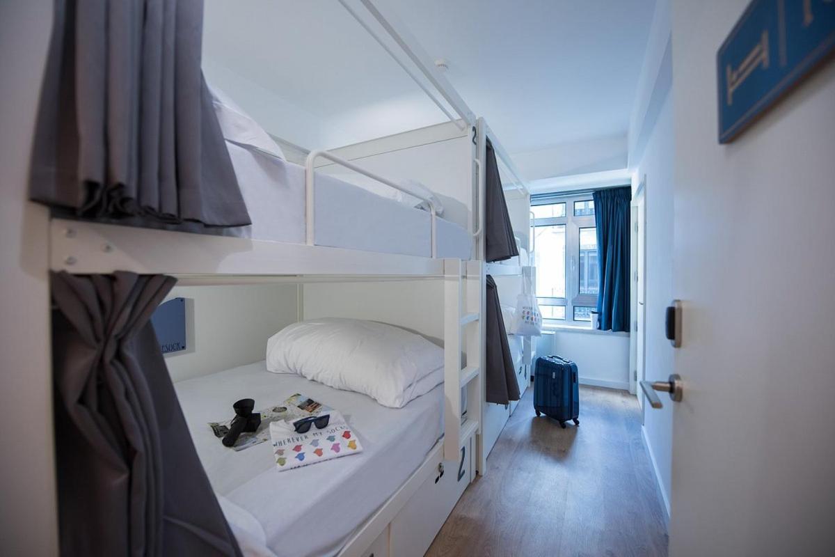 Hostel Room00